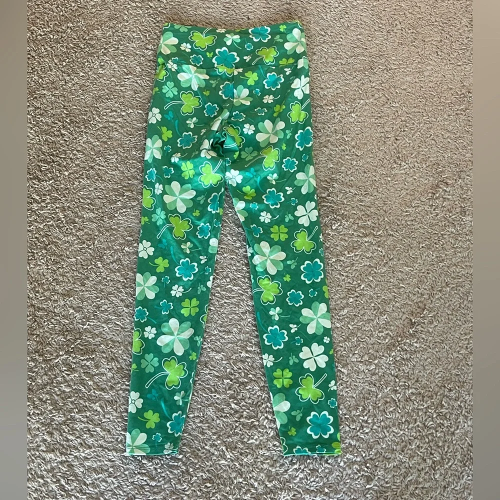 No Boundaries Green Clover Patterned Kids Leggings